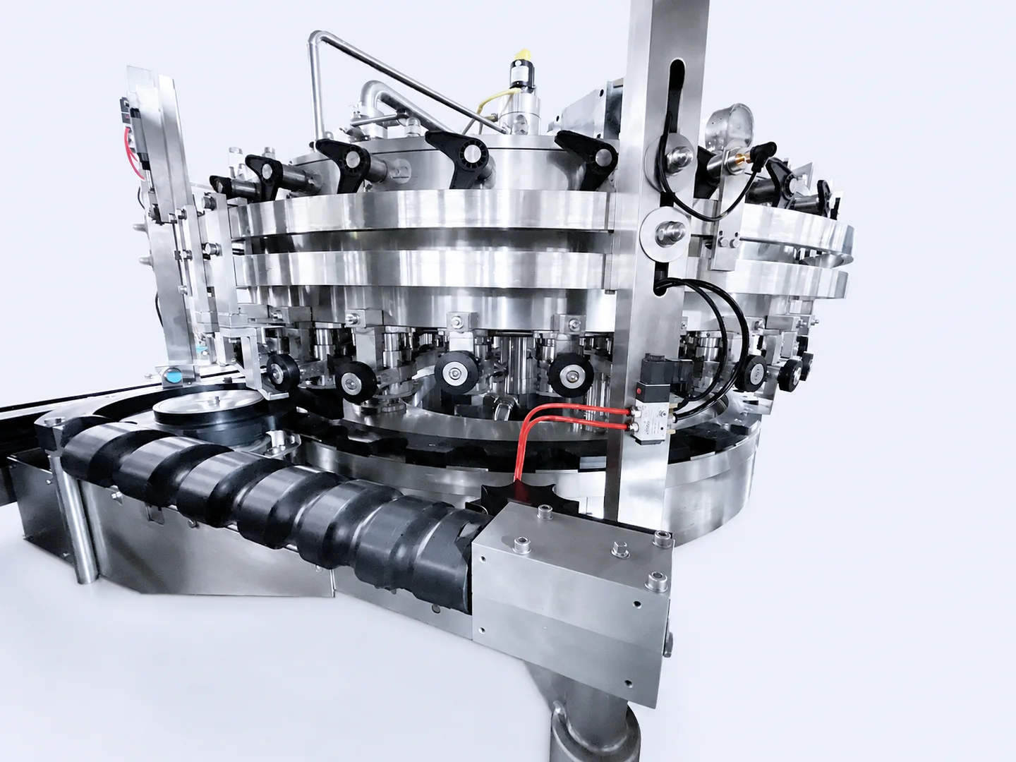 Beverage cans entering a rotary can filling carousel